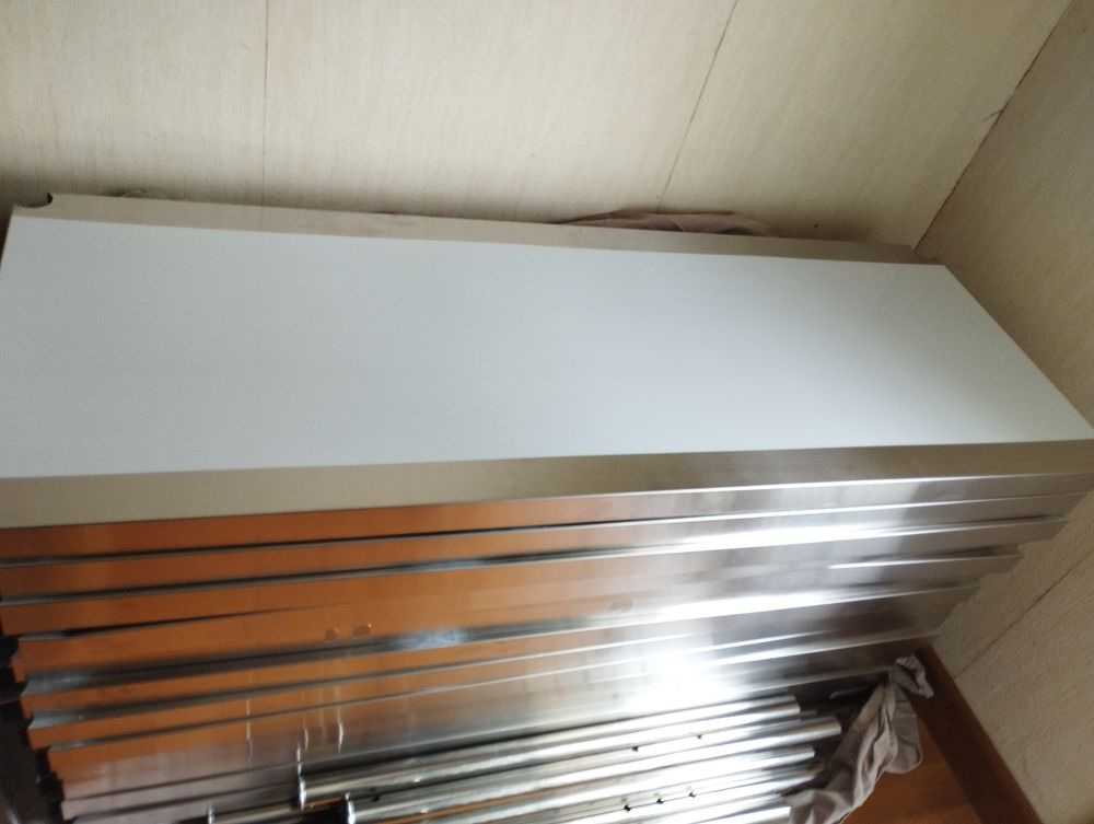 Vend &eacute;tag&egrave;res en inox Meubles