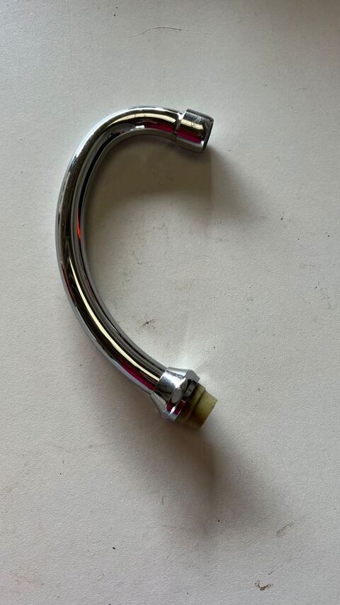 1 COL DE CYGNE POUR LAVABO GROHE  10 Berric (56)