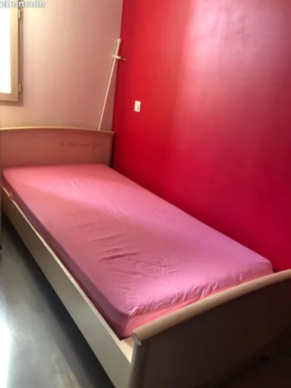 Lit enfant
Avec sommier et matelas en tr&egrave;s bon &eacute;tat 
Mobilier enfants