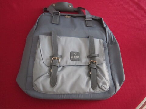 Un petit sac � dos couleur bleue 10 Brignais (69)