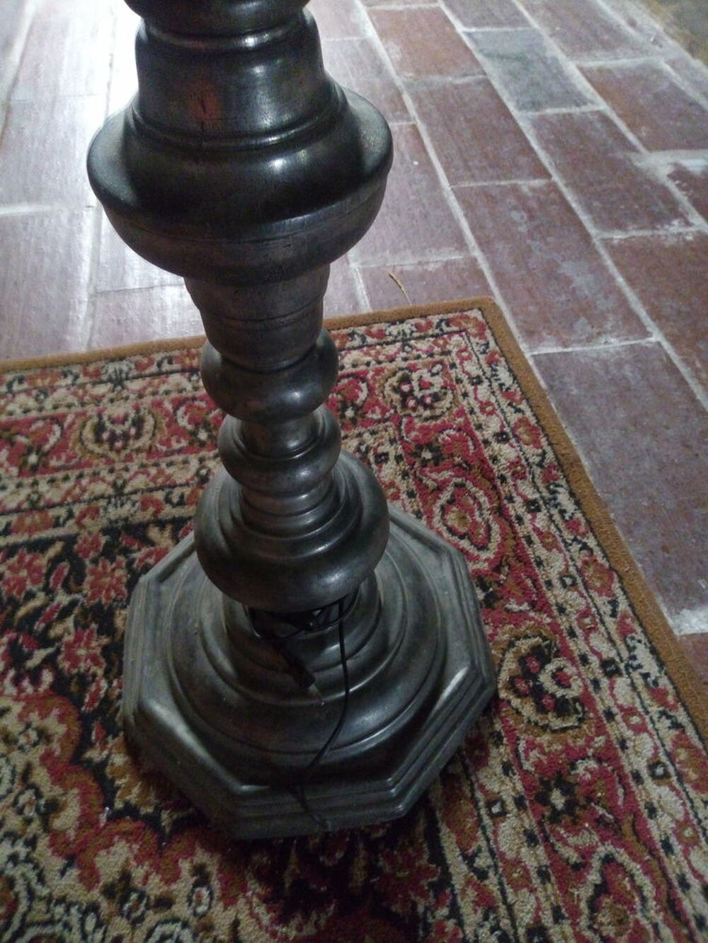 Luminaire sur pied (lampadaire) d'int&eacute;rieur. Décoration