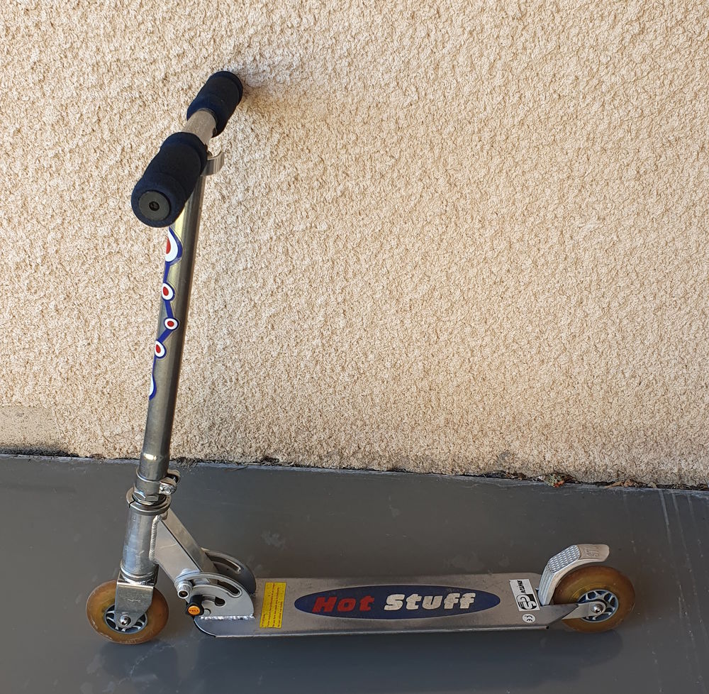 Trottinette STREET-TROTTER HOT STUFF Sports