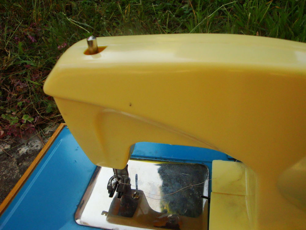 Machine &agrave; coudre jouet ann&eacute;e 197o Jeux / jouets