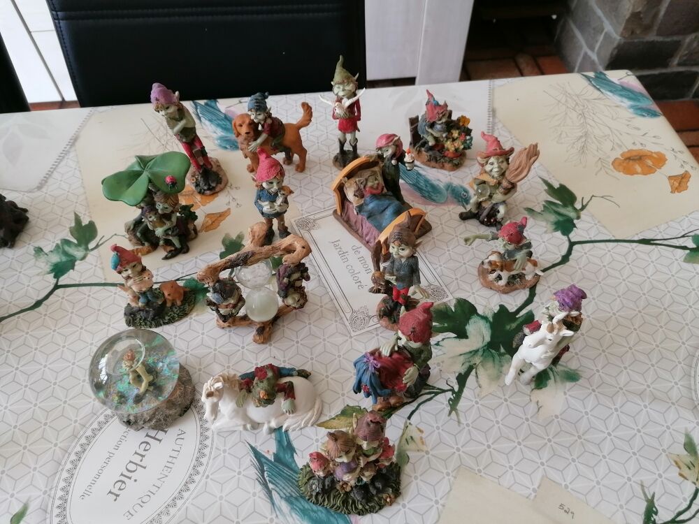 Collection figurines trolls pixies elfs 