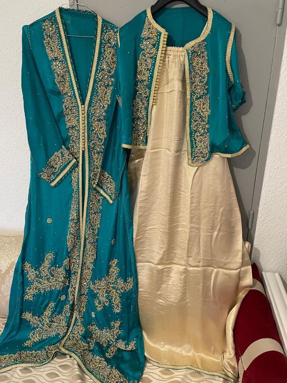 Ensemble 3 pi&egrave;ces haute couture / tissu Sarrir / taille XL Vêtements