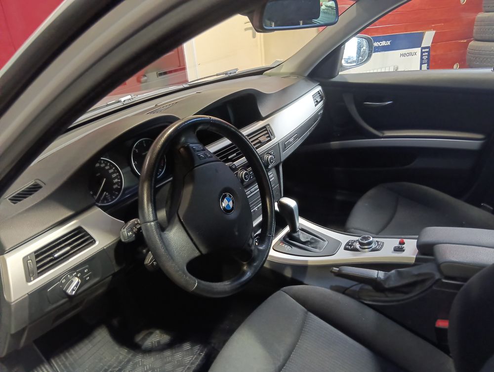 S&eacute;rie 3 Touring 320d xDrive 177 ch Premiere A 2009 occasion 57160 Moulins-l&egrave;s-Metz