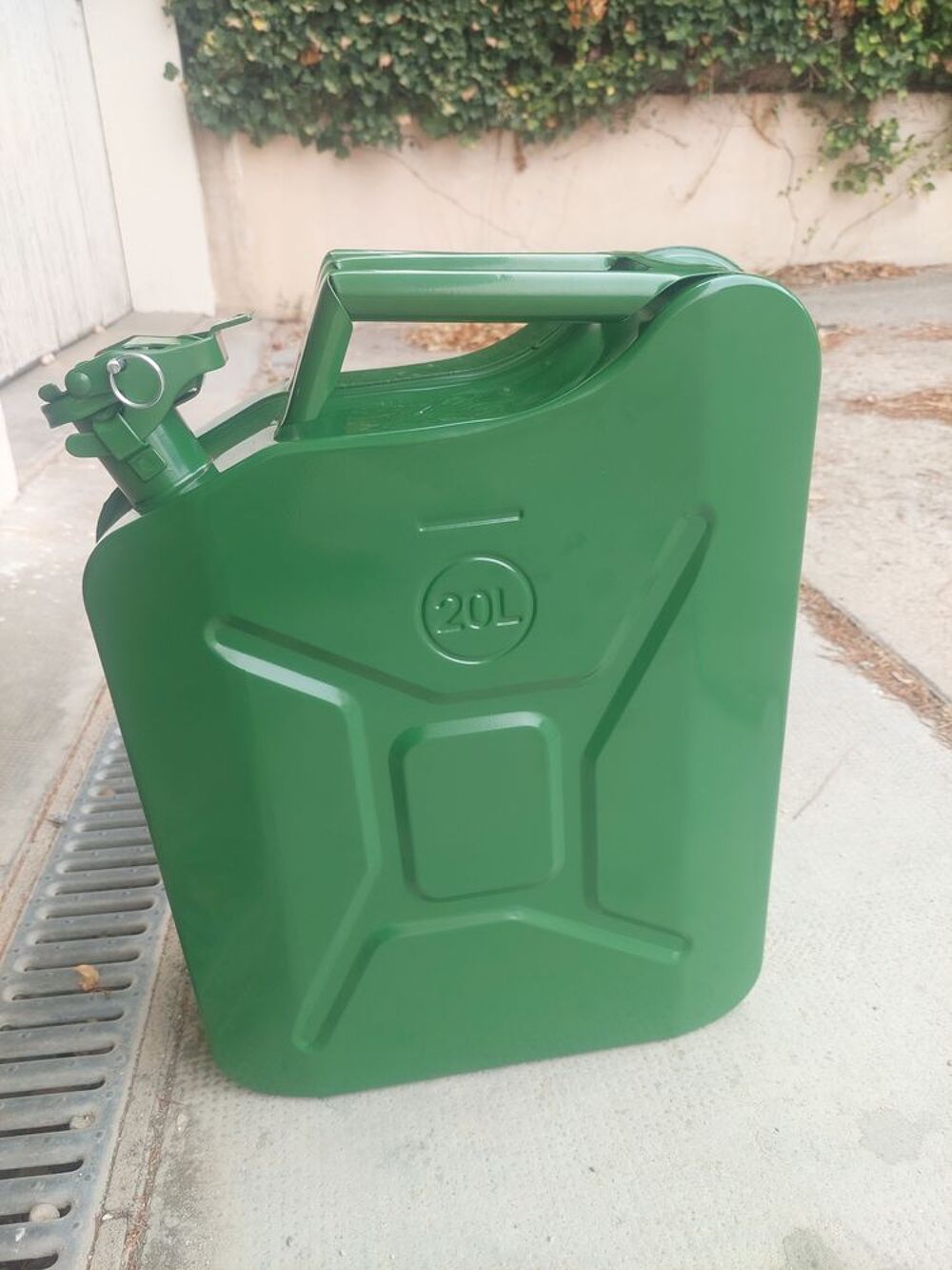 JERRICAN NEUVE METELLIQUE DE 20 LITRE Bricolage