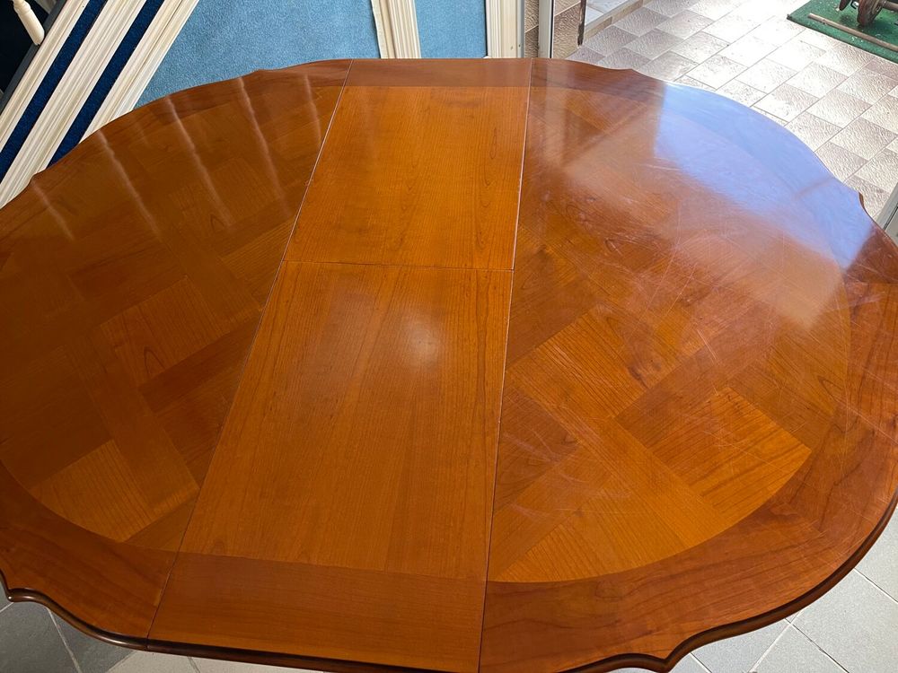 Table ronde extensible + 6 chaises style Louis XV Meubles