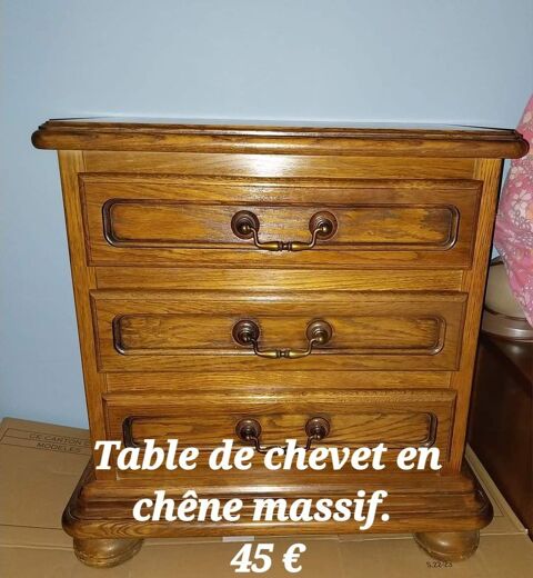 TABLE DE CHEVET EN CHNE  45 Le Pontet (84)