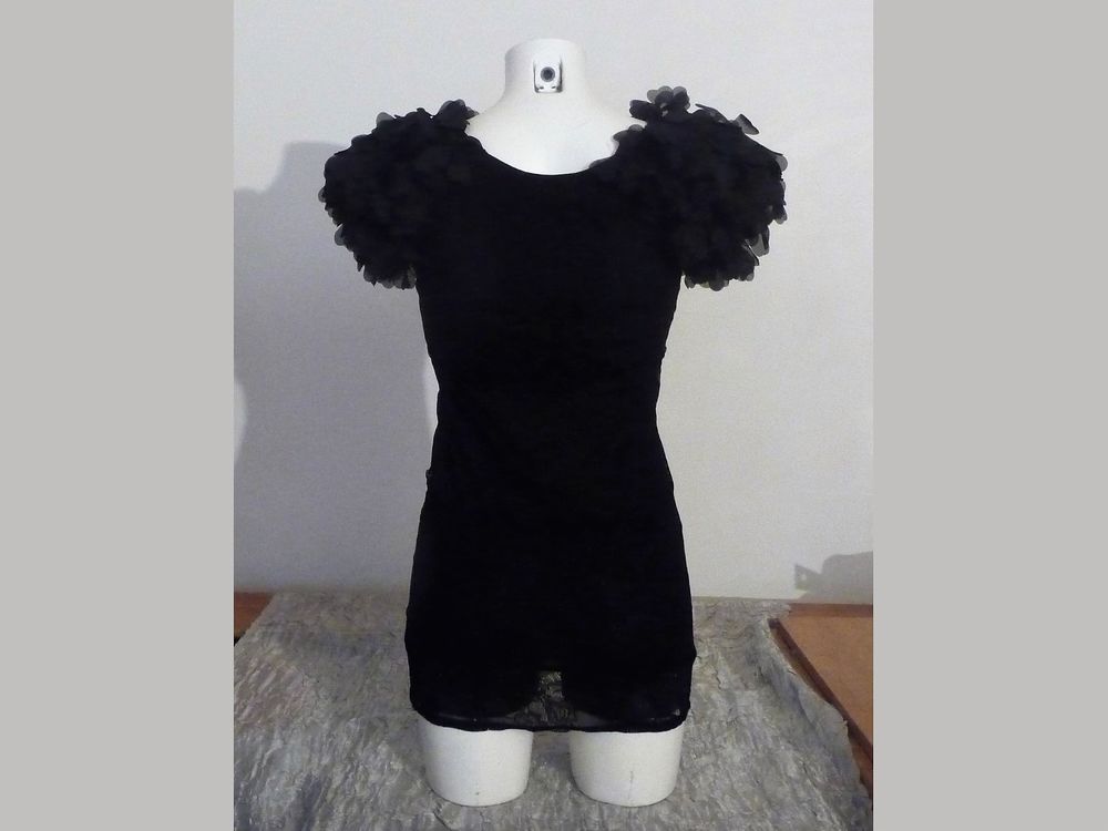 Robe/ Tunique Dentelle Noir Petites Manches- Taille 36- Neuf Vêtements