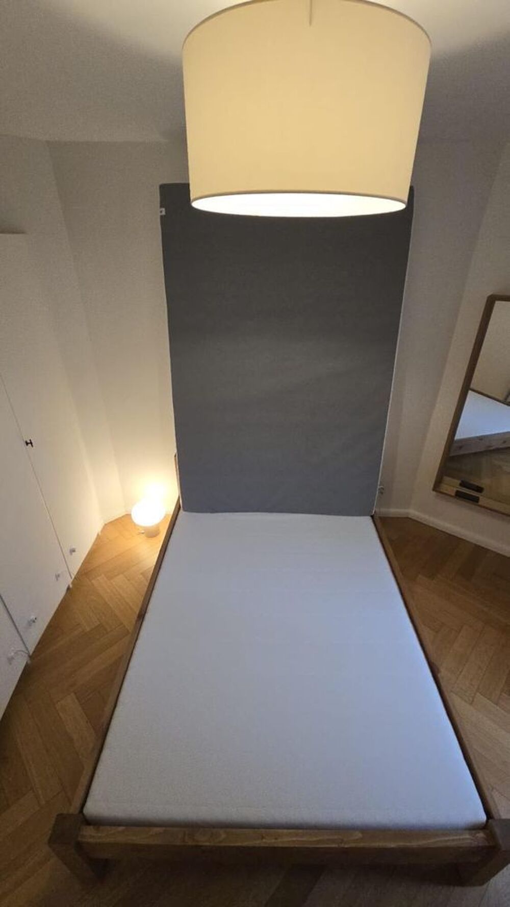Lit double 140x190 en bois massif sur mesure, avec matelas et surmatelas (possibilit&eacute; de s&eacute;par&eacute;e) Meubles