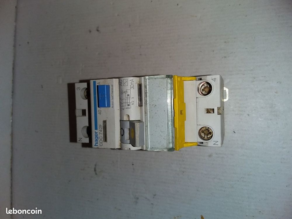 HAGER Interrupteur diff 40A 30mA type AC 230V - CDC742F Bricolage