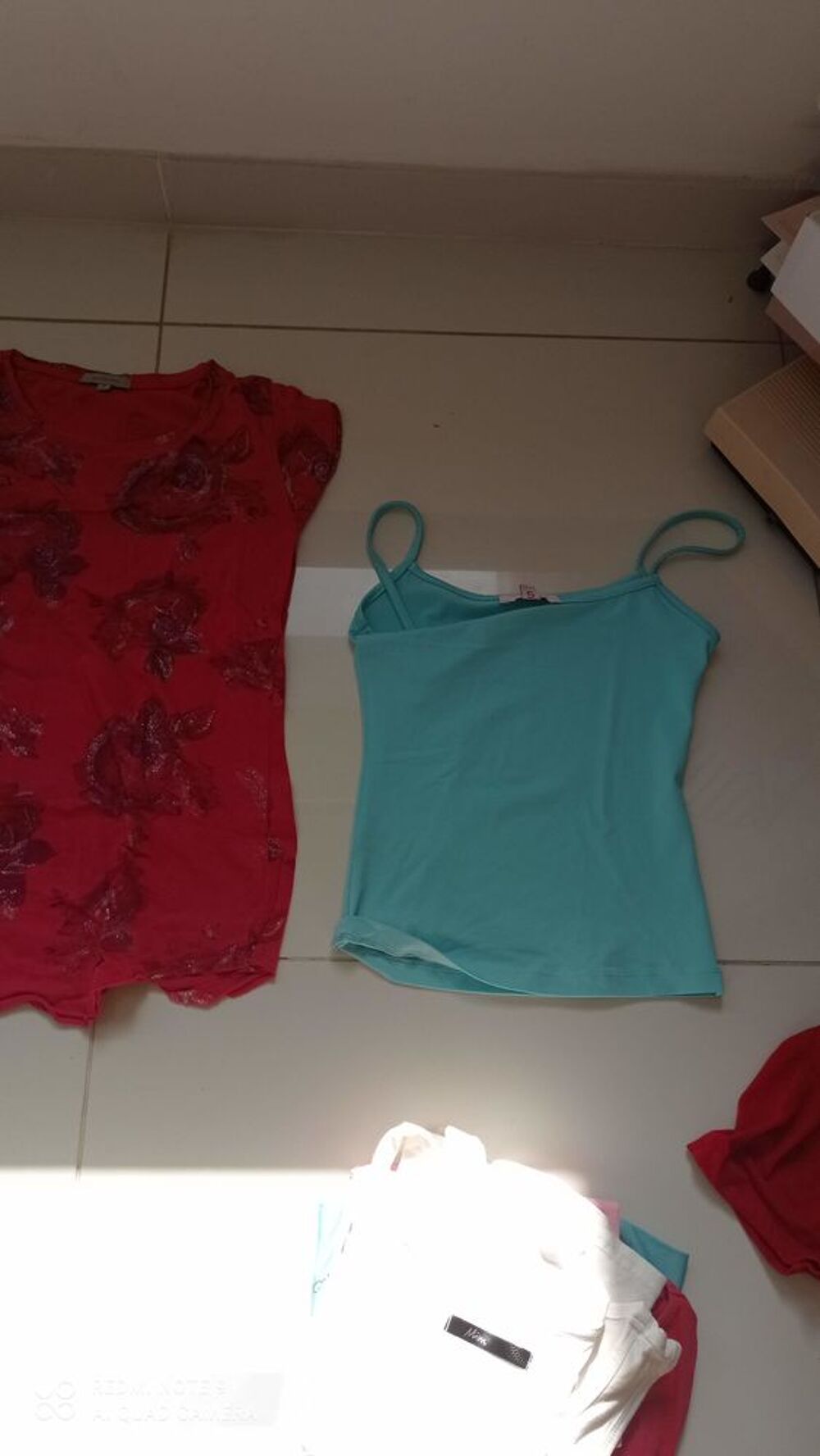 Tee shirt femme t 36 . Tr&egrave;s bon &eacute;tat 
Vêtements