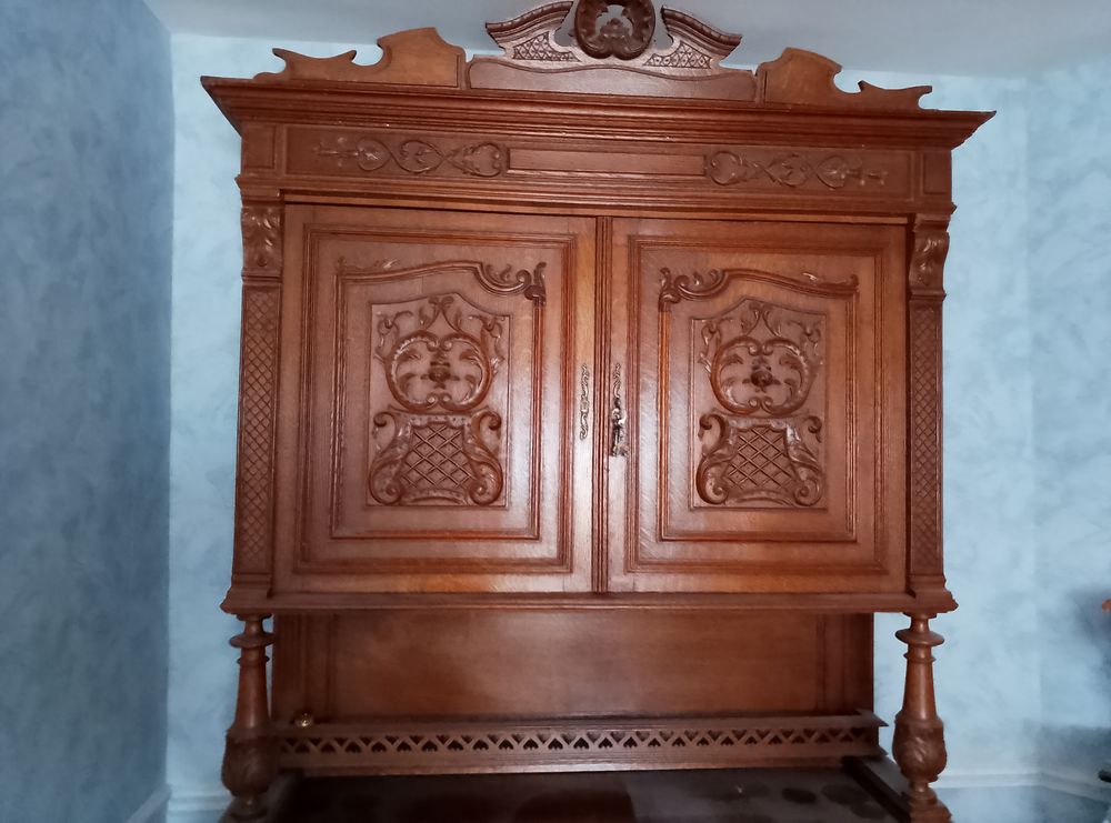 BUFFET ET CHAISES HENRY II Meubles
