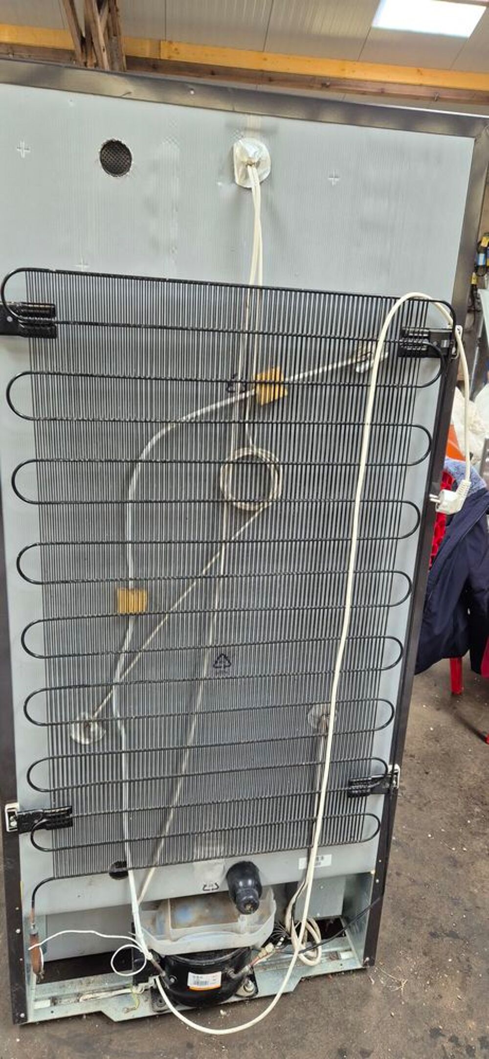 Cave &agrave; vin 230 &agrave; 250 bouteilles Climadiff. Mod&egrave;le CV252 Electroménager