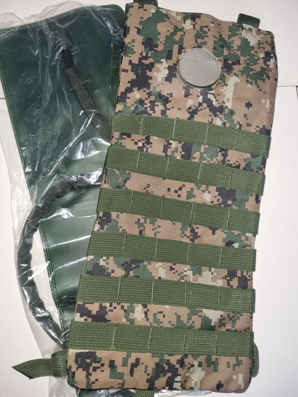 Lot &eacute;quipement airsoft / tactique neuf ? 700+ pi&egrave;ces Vêtements