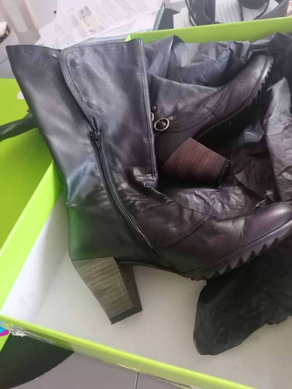 BOTTES TAILLE 38 Maroquinerie
