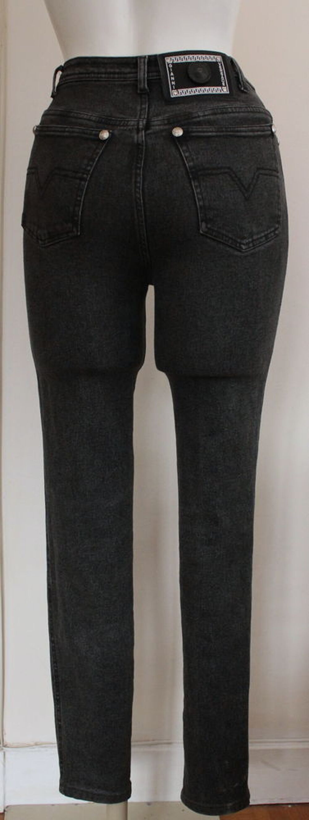 Pantalon jean anthracite GIANNI VERSACE T.36. Fr Vêtements