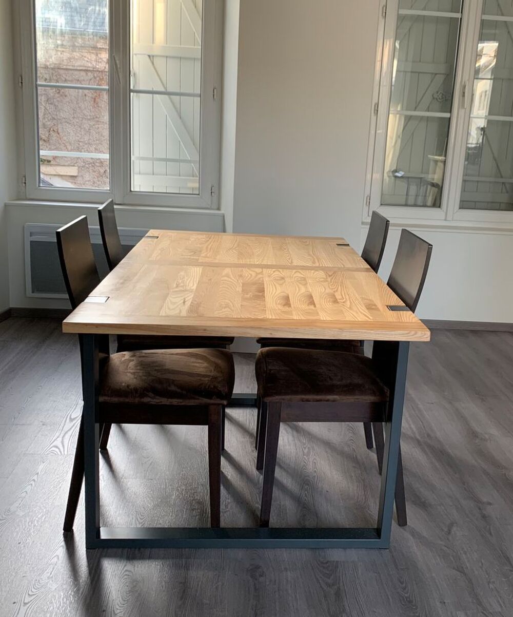 Table &amp; Chaises Design - prix sacrifi&eacute; cause d&eacute;part Meubles