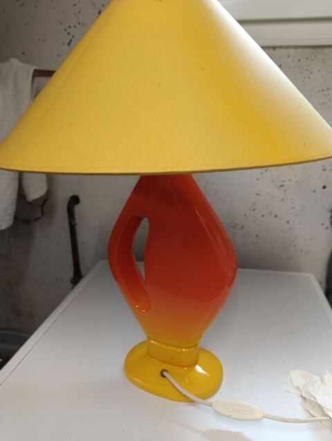 Lampe de tête de lit ou lumière douce pour TV Clerval (25)