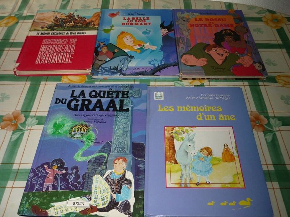 5 BANDES DESSINEES Livres et BD