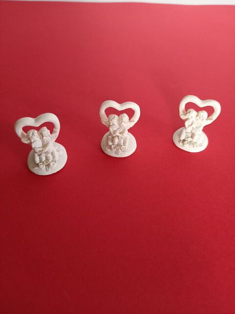 Trois couples d'anges miniatures devant leurs coeurs         4 Saumur (49)