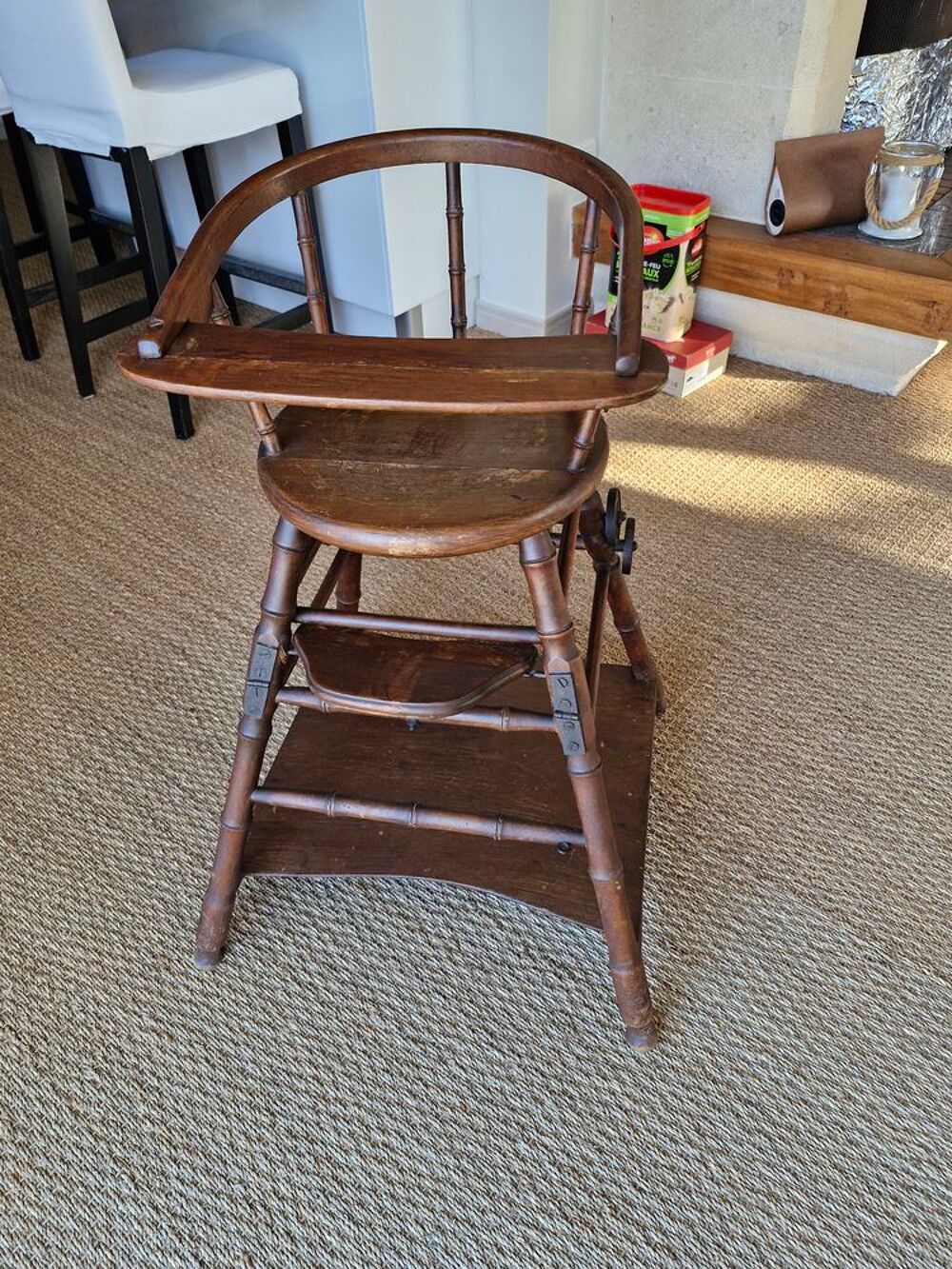 Chaise haute b&eacute;b&eacute; transformable. Mobilier enfants