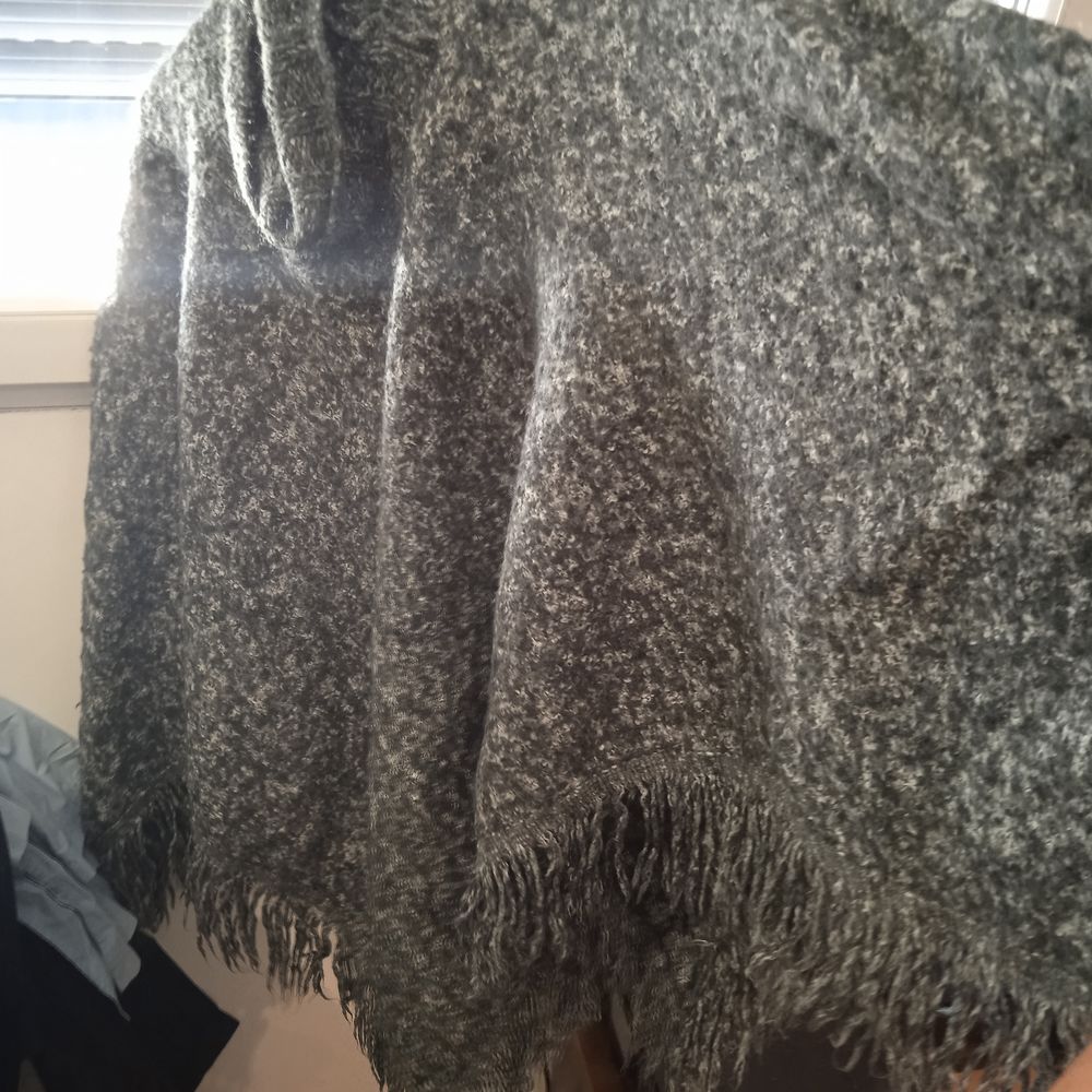 pancho gris. Bon &eacute;tat Vêtements