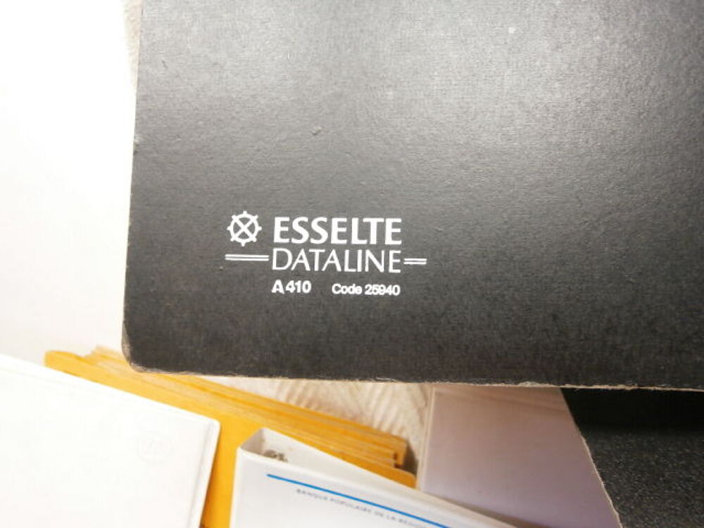Fournitures scolaires, de bureaux, classeurs divers formats Bricolage