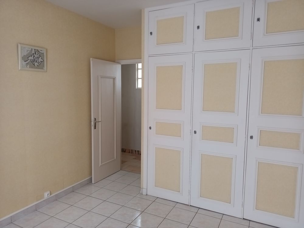 Location Maison maison 5 pièces sur sous sol Ainay-le-château