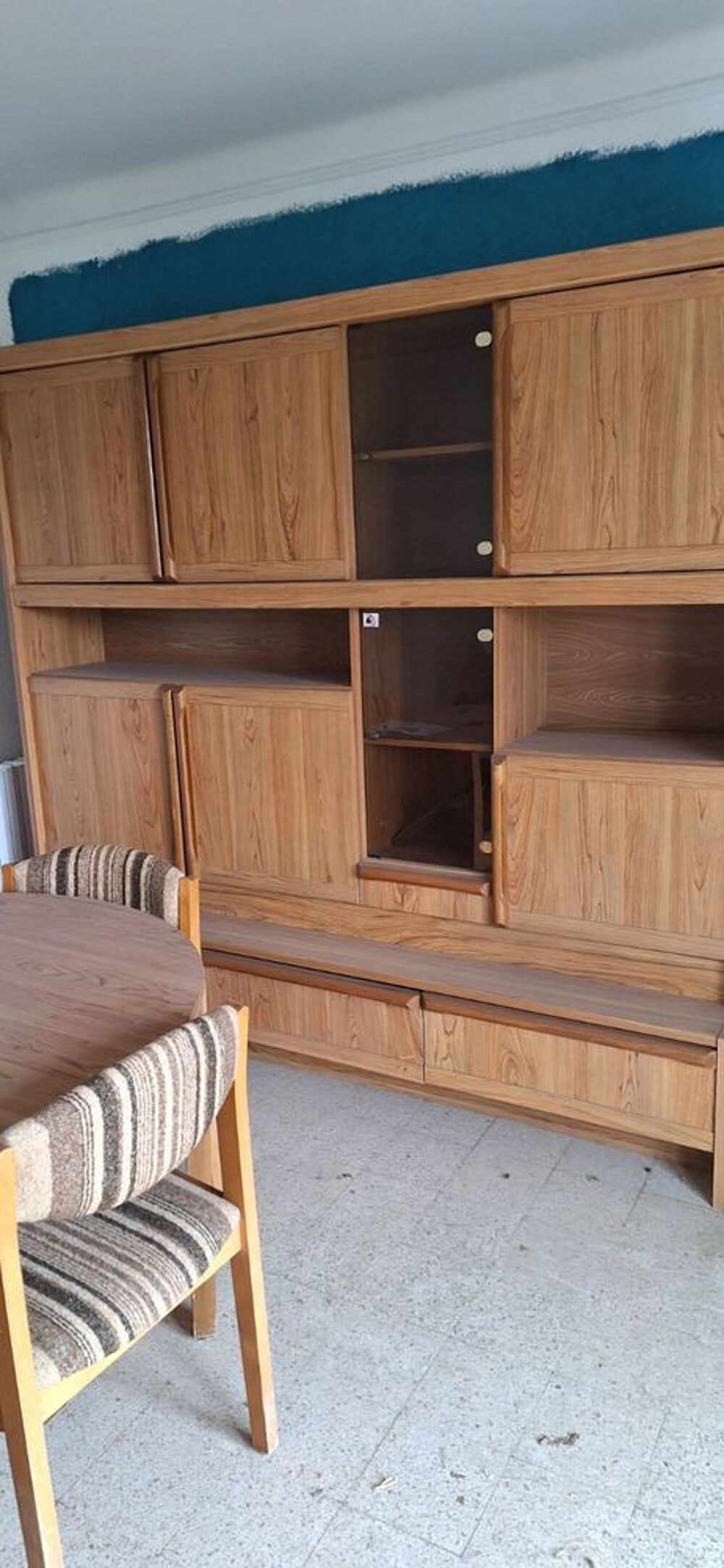 Salle &agrave; manger en bois couleur ch&ecirc;ne Meubles