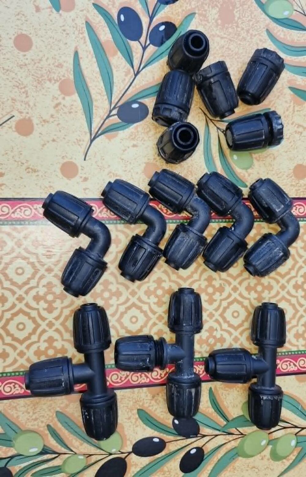 3 T&eacute;s, 6 Bouchons, 5 Raccords coud&eacute; pour arrosage 16mm Jardin