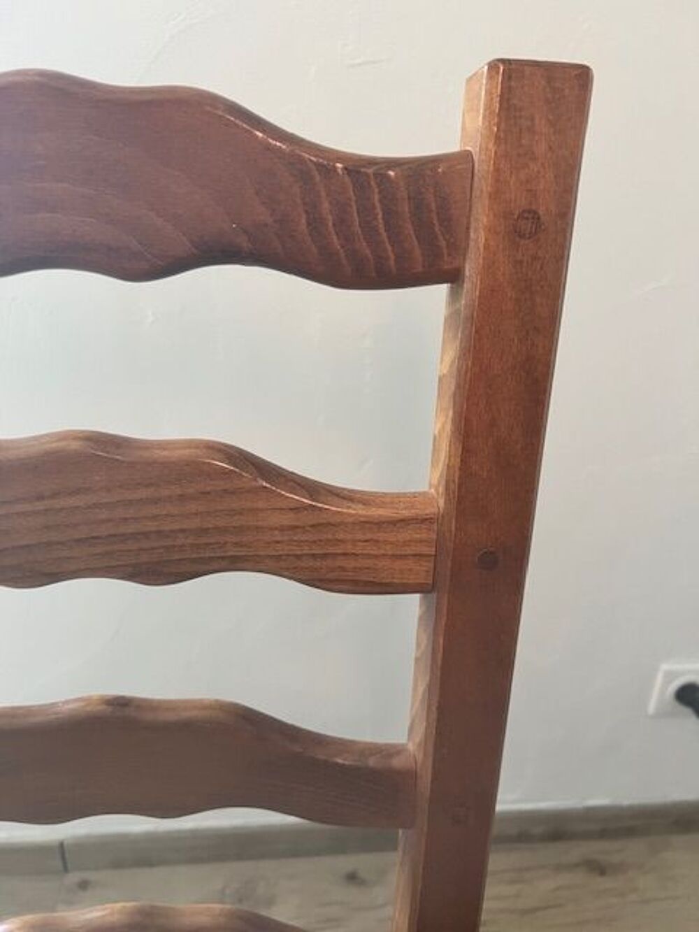 table salle &agrave; manger en bois avec 6 chaises Meubles