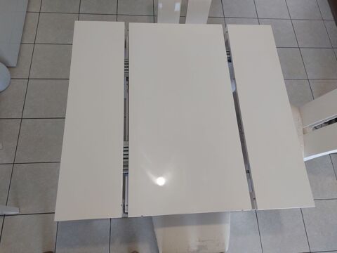 SUPERBE  TABLE EN LAQUE BLANC AVEC 4 RALLONGES . 150 La Trinit (97)