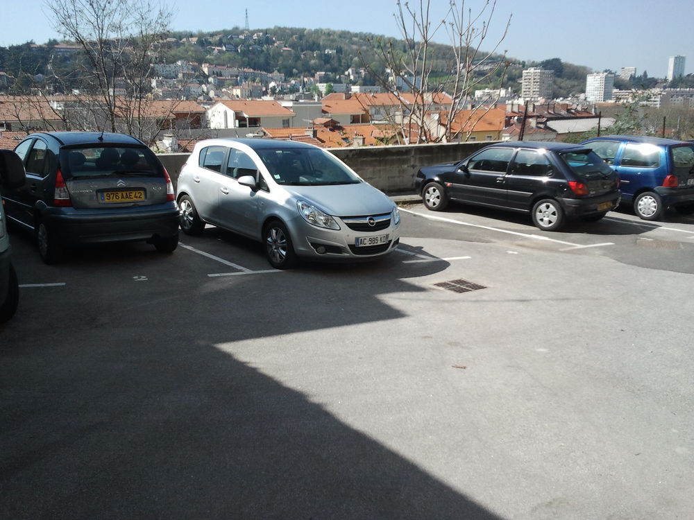 Location Parking/Garage parking Crêt de Roch hauteur de CARNOT Saint-Étienne