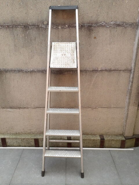 ESCABEAU 5 MARCHES . 50 Fr�vent (62)