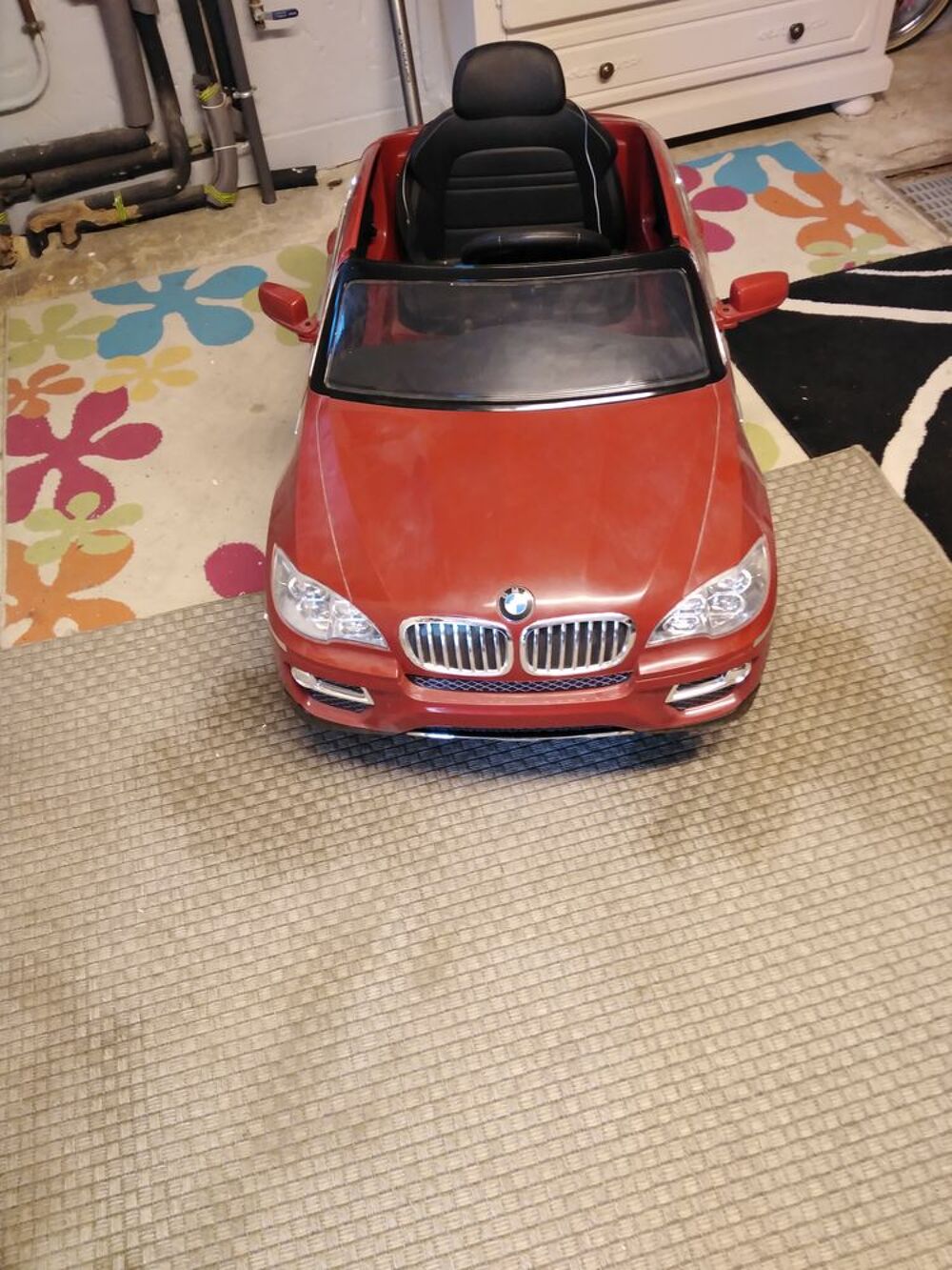 Vent voiture d'enfant &eacute;lectrique neuf tr&egrave;s peut servis bmw Jeux / jouets