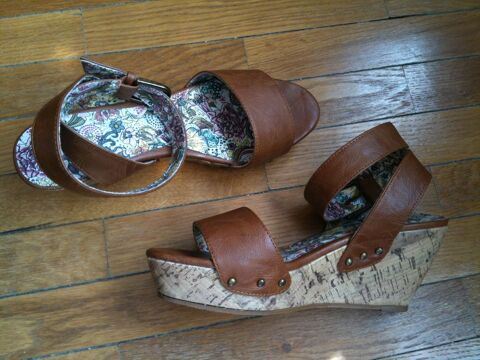 Chaussures compens�es ouvertes. 14 Asni�res-sur-Seine (92)