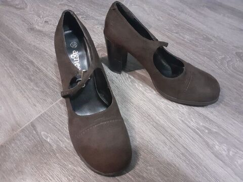 Chaussures/Escarpins �l�gantes � Talons d'Agn�s Flo - Neuve 9 La Fert�-Alais (91)
