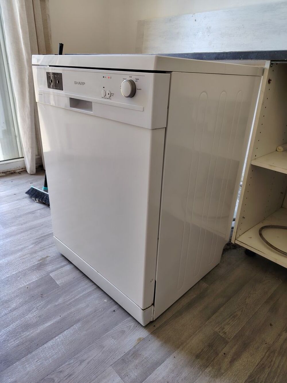 LAVE VAISSELLE SHARP
Electroménager