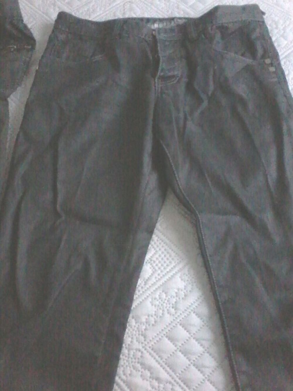 3 pantalons jeans(2 noirs 1 bleu) Vtements