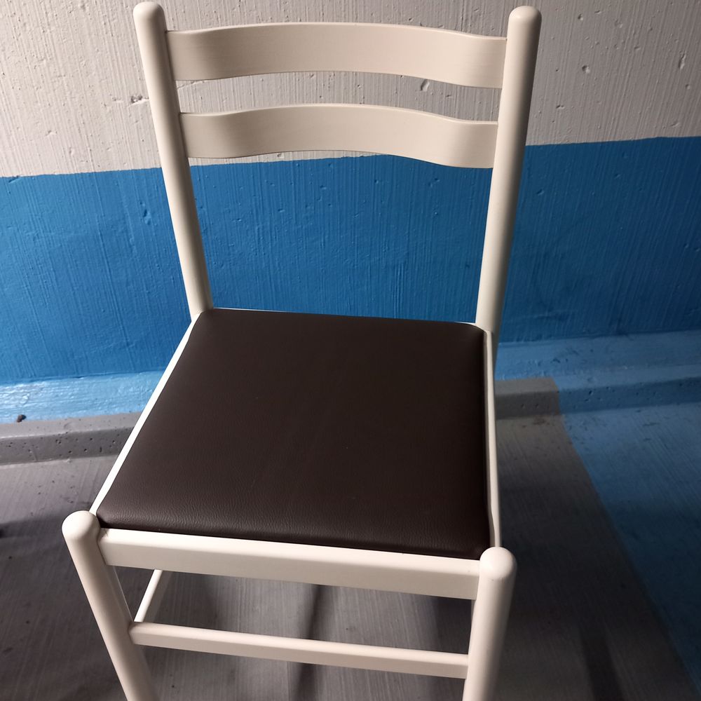2 chaises cuisine Meubles