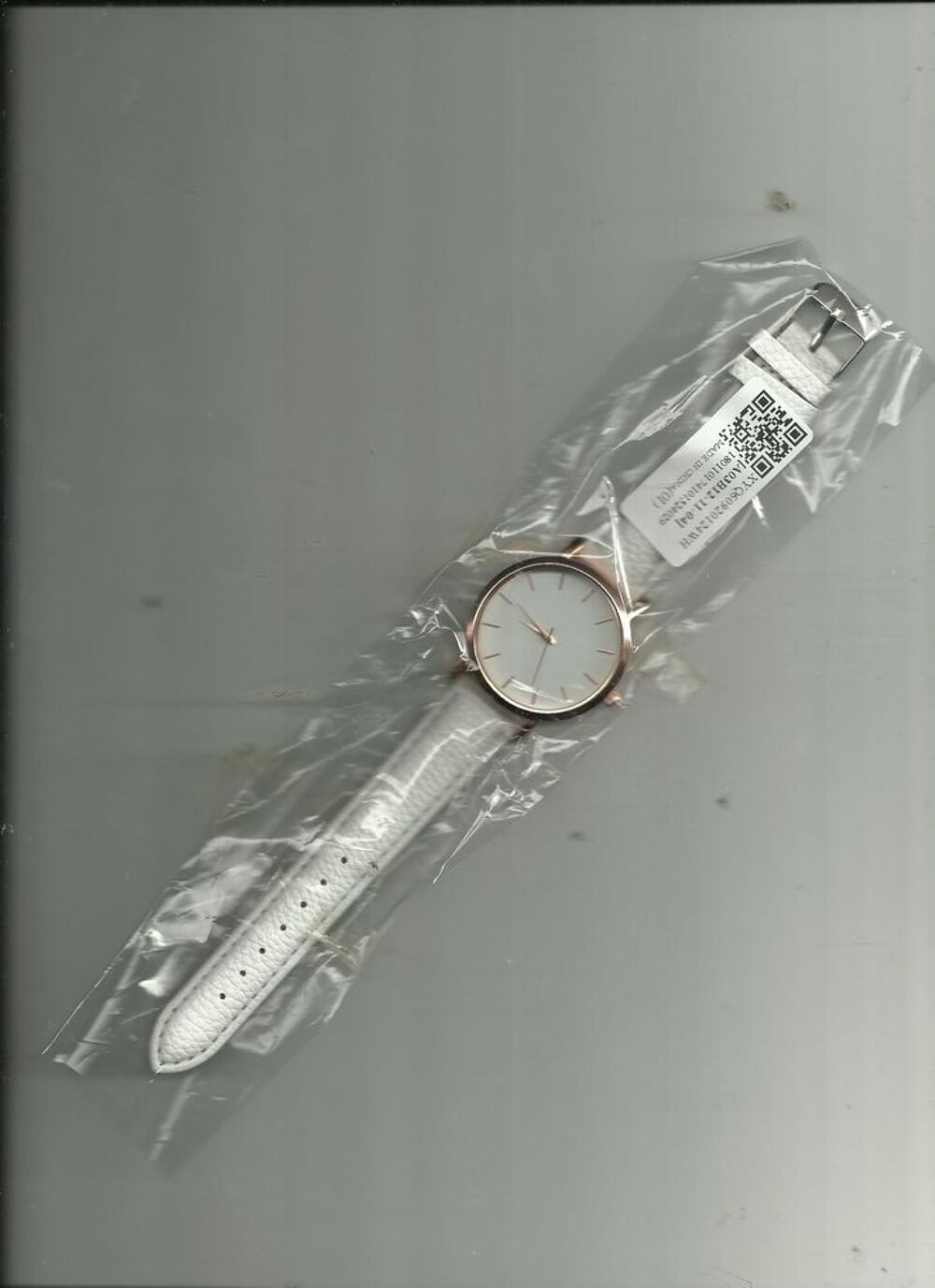 MONTRE FEMME NEUF DANS SON EMBALLAGE Bijoux et montres