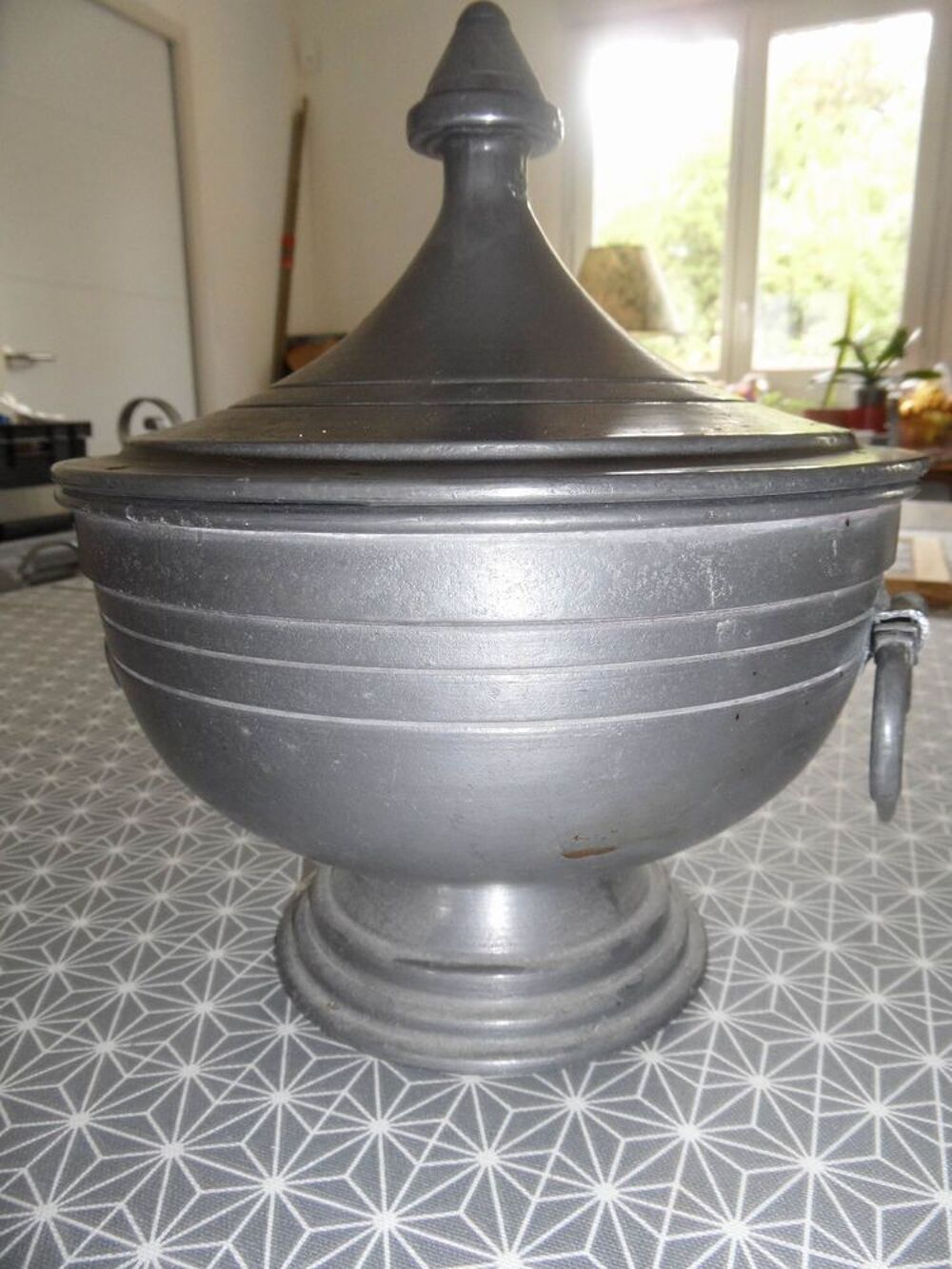 Soupi&egrave;re en &eacute;tain Cuisine