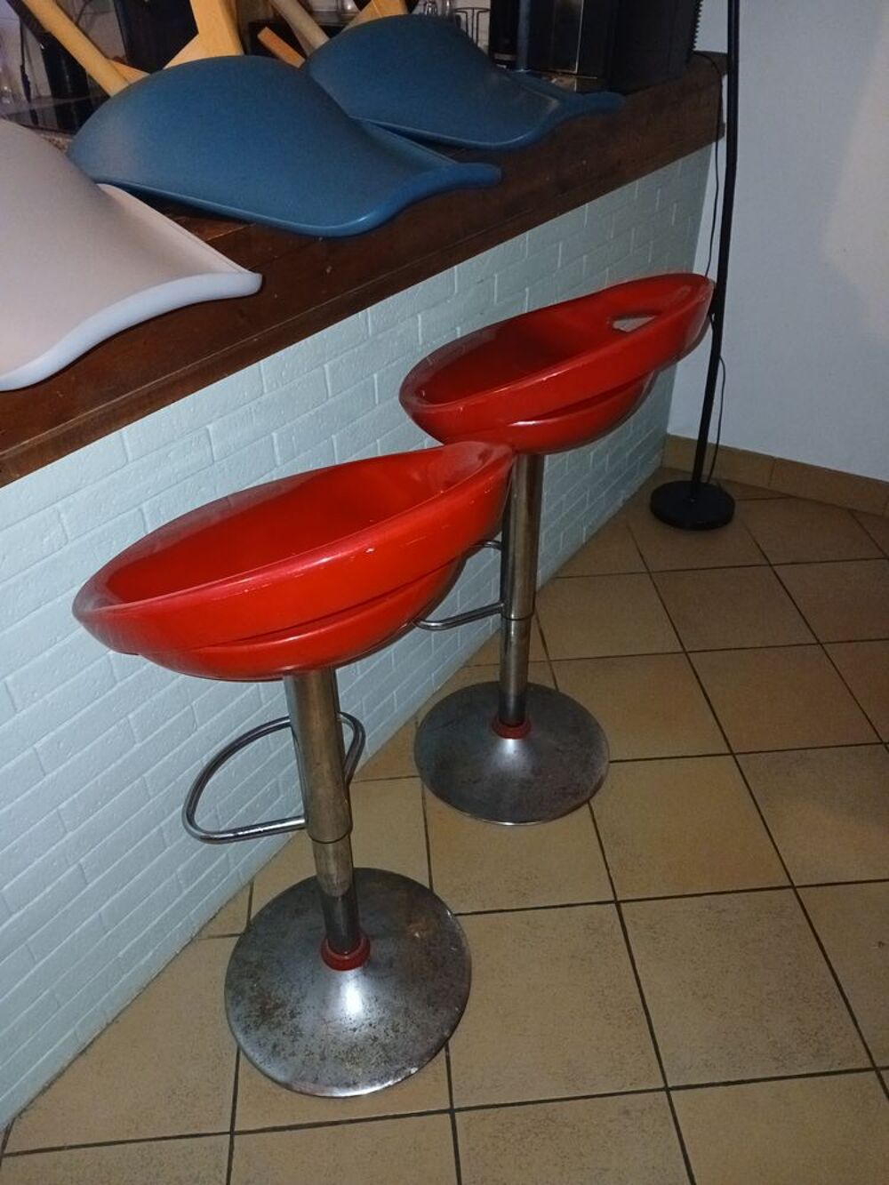 Deux chaises haute fa&ccedil;on bar Meubles