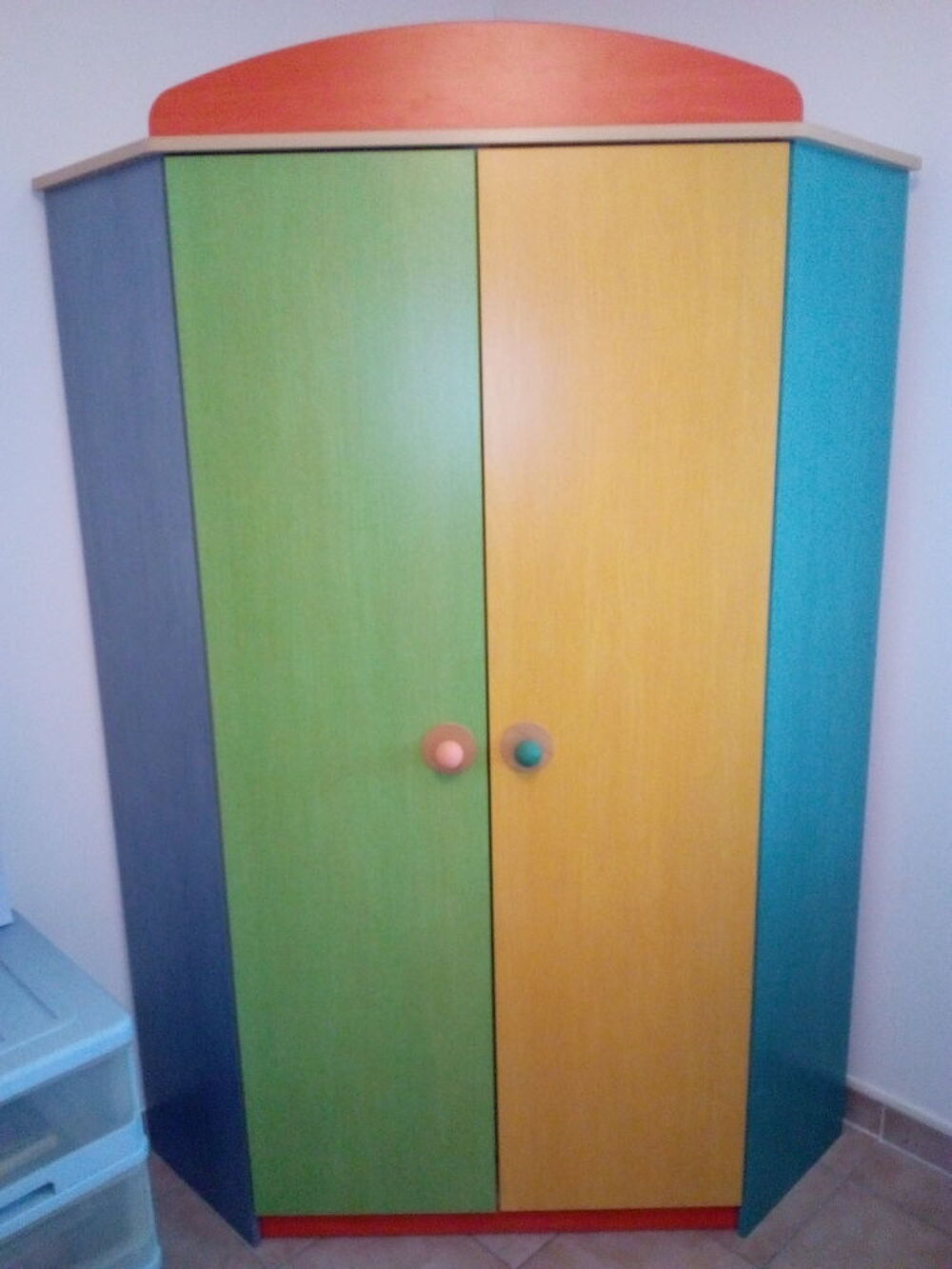Armoire et chevet pour chambre d'enfant marque Foppapedretti Meubles