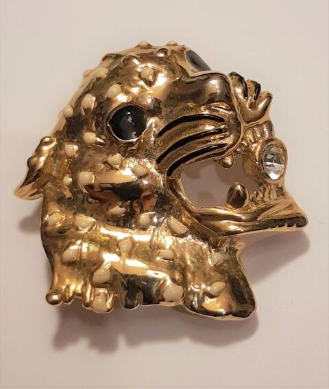 Broche t�te de Panth�re mordant un strass 8 La Seyne-sur-Mer (83)