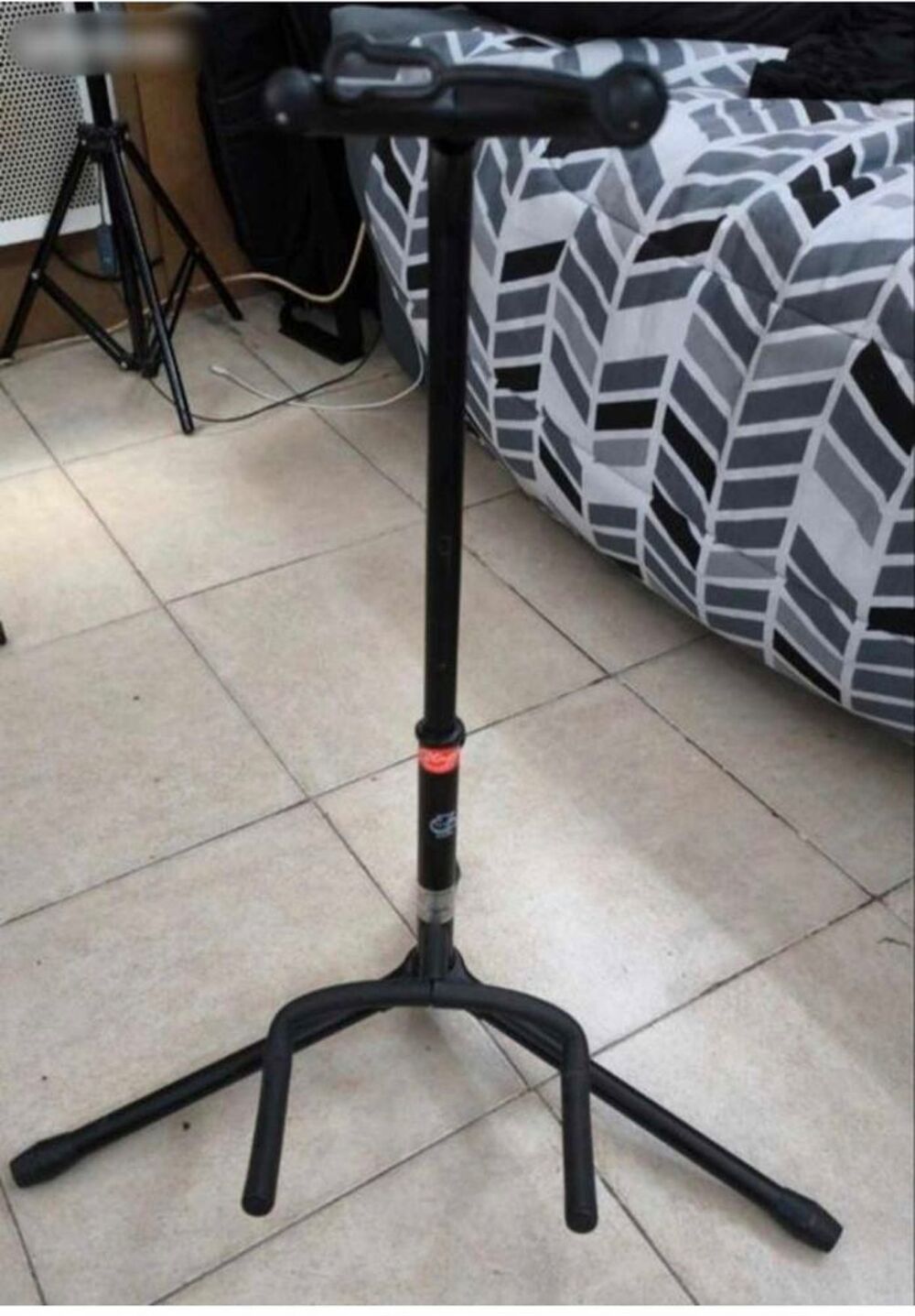 tr&eacute;pied pour guitare stagg Instruments de musique