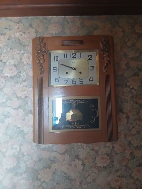 horloge 40 La Roche-Vineuse (71)