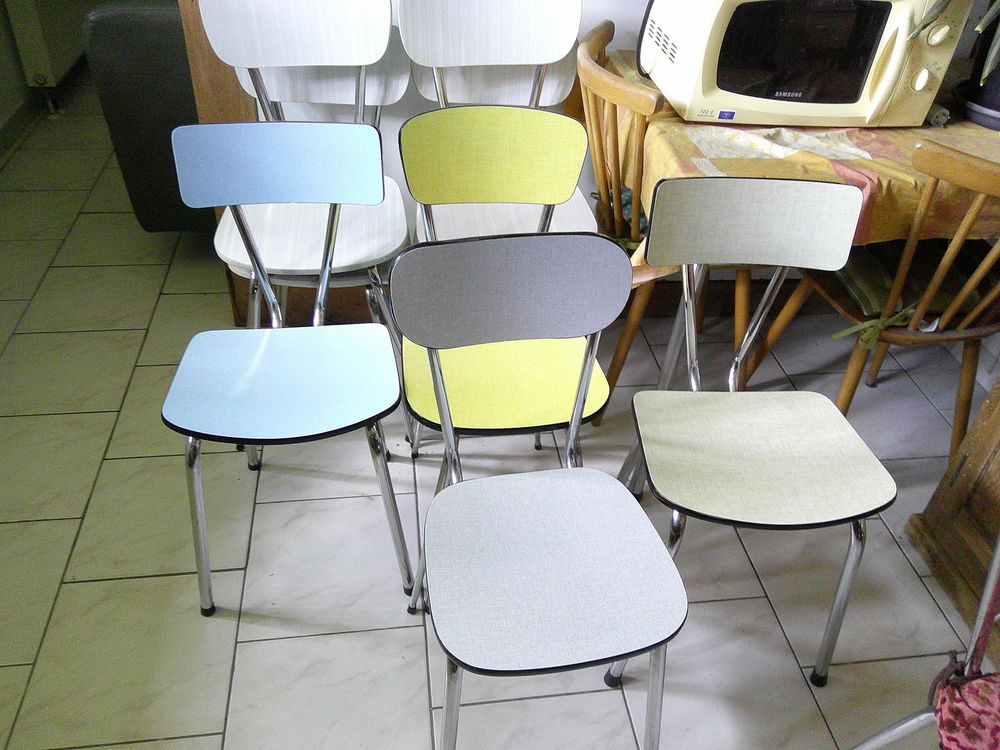 chaises et table en formica Meubles